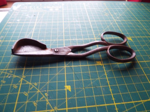 Antique wick trimmer - trimmer, by
