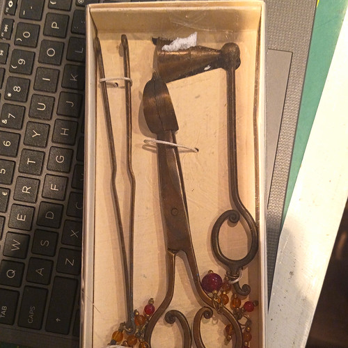 Bronze metal wick trimmer - metal,